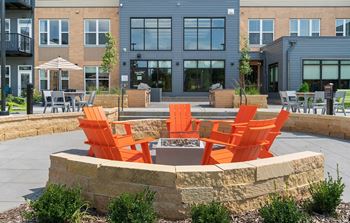 Outdoor fire pit